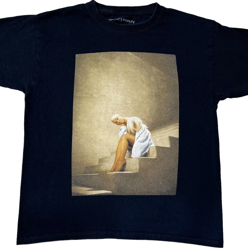 Ariana Grande Graphic Short Sleeve 2019 T-Shirt in Black Men’s Sz XS